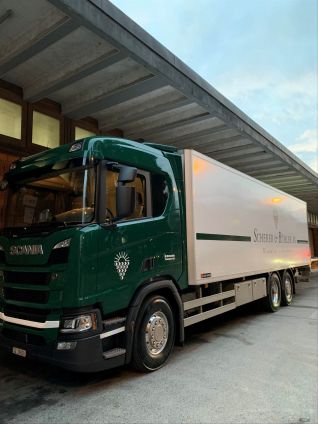 Hubstapler im Weinlager